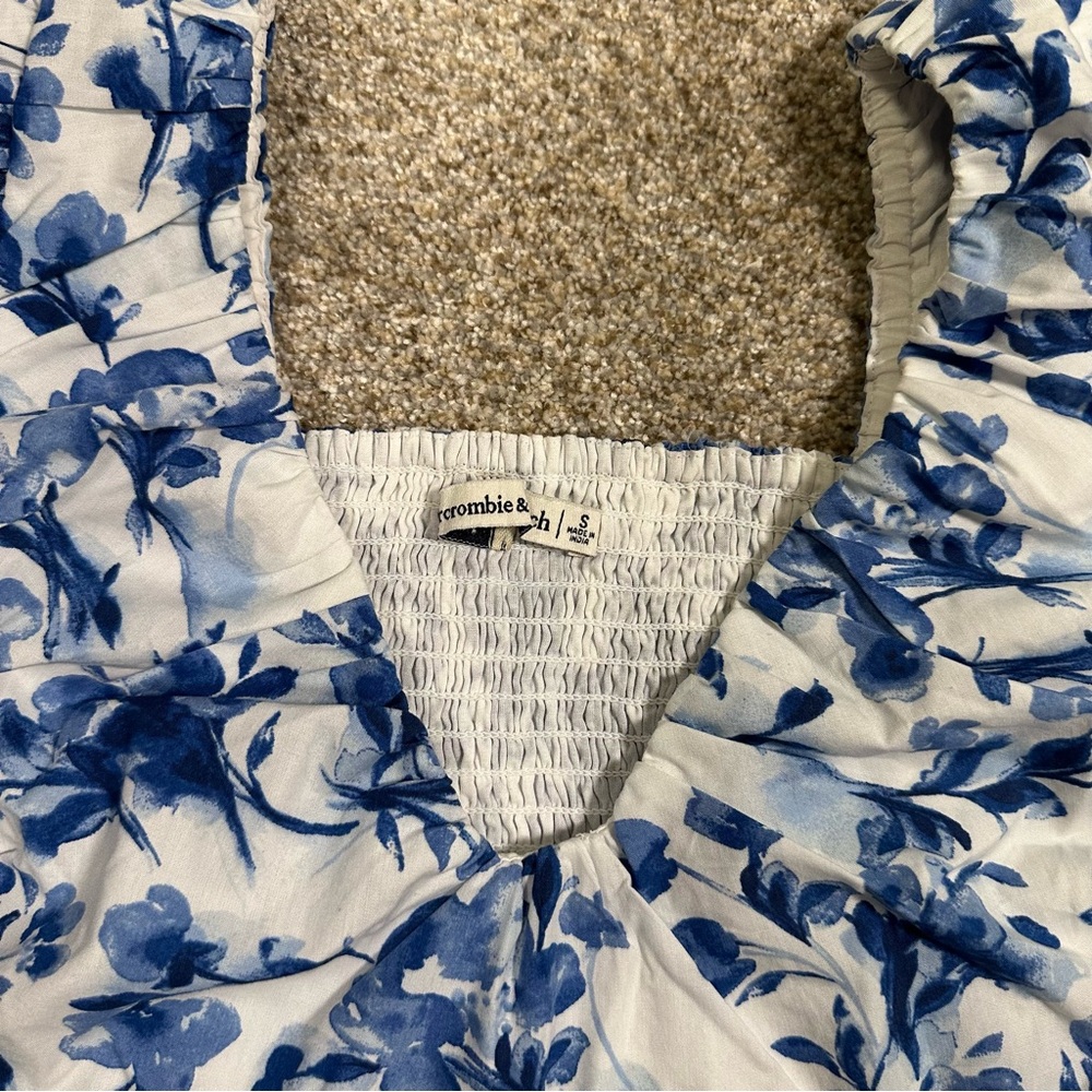 Abercrombie Floral Blue Puff Sleeve Top - Picture 3 of 5
